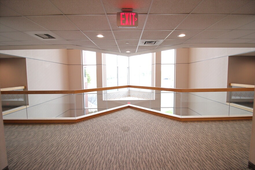 More Photos Of 21495 Ridgetop Cir, Sterling Medical For Lease