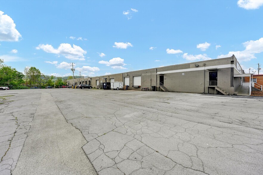 More Photos Of 1904 W Emory Rd, Powell Light Manufacturing For Sale