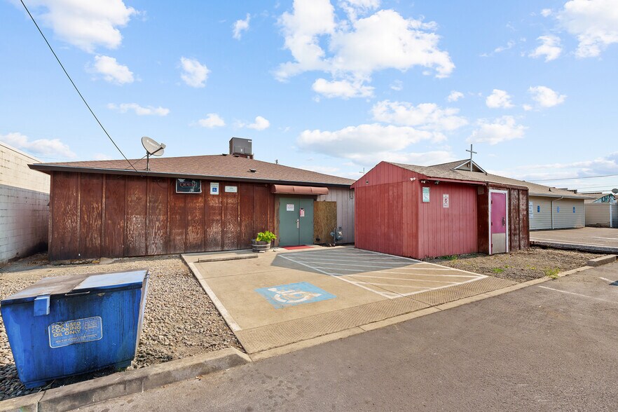 More Photos Of 335 E 3rd St, Lafayette Bar For Sale