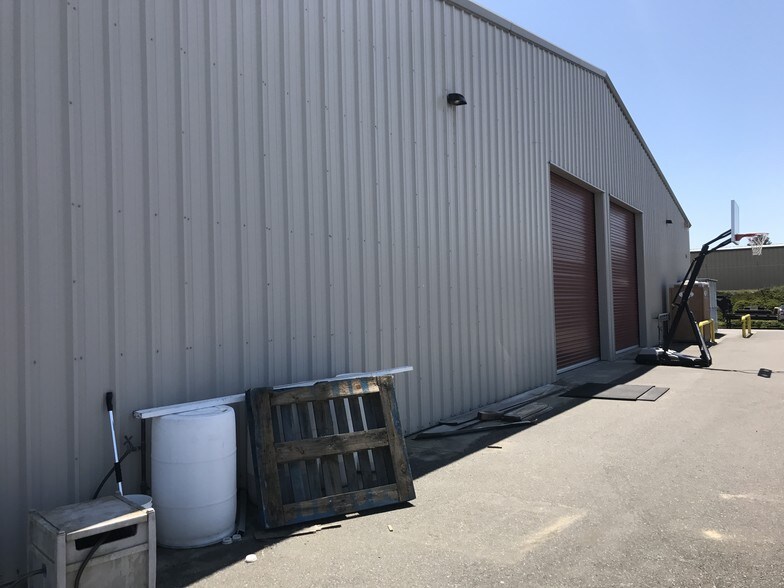 More Photos Of 100 Airport Rd, Fortuna Warehouse For Lease