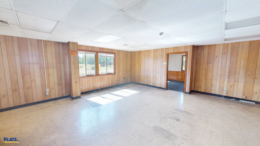 More Photos Of 3020 Gale Ave, Hubbard Truck Terminal For Lease