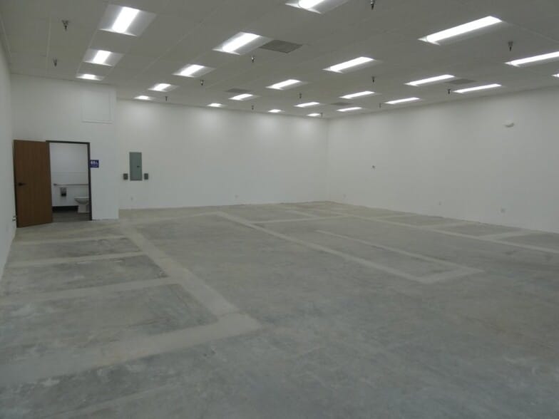 More Photos Of 1427 W Glenoaks Blvd, Glendale General Retail For Lease
