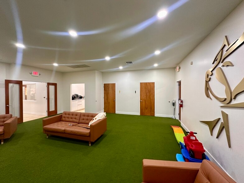More Photos Of 3764-3790 SW 30th Ave, Fort Lauderdale Warehouse For Sale