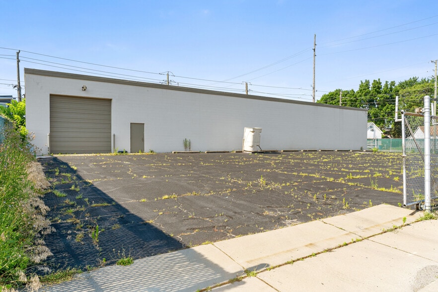Primary Photo Of 1117 Deloss St, Indianapolis Warehouse For Lease