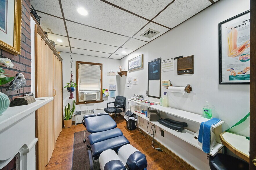 More Photos Of 11 Vernon Ave, Hamburg Medical For Lease