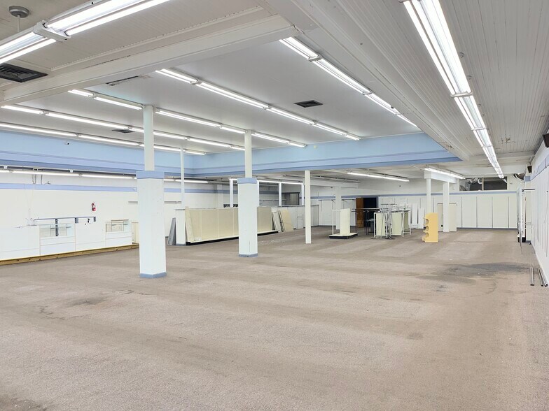 More Photos Of 100 S Main St, Atmore General Retail For Lease