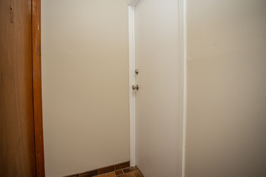 More Photos Of 51 Augusta St, Hamilton Storefront Retail Office For Lease