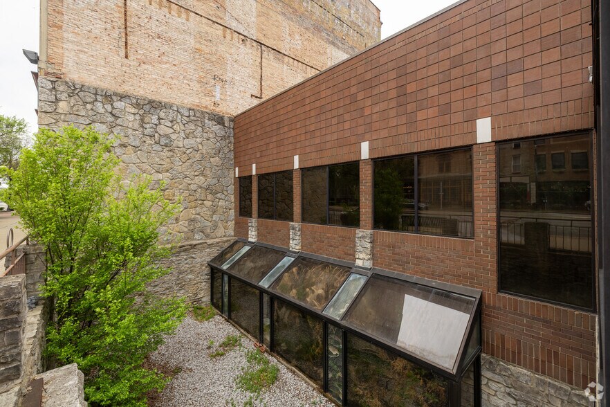 More Photos Of 246 High St, Hamilton Office For Sale