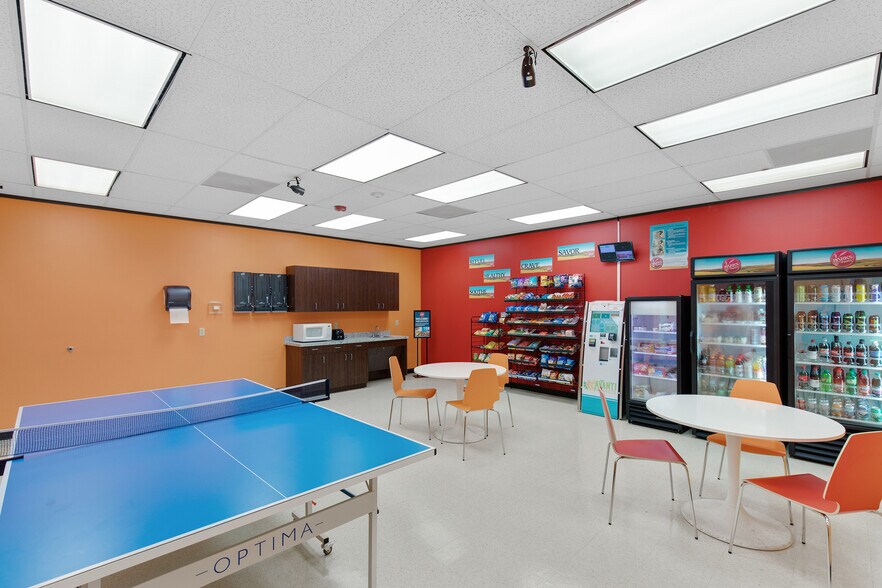 More Photos Of 2909 Hillcroft Ave, Houston Office For Sale