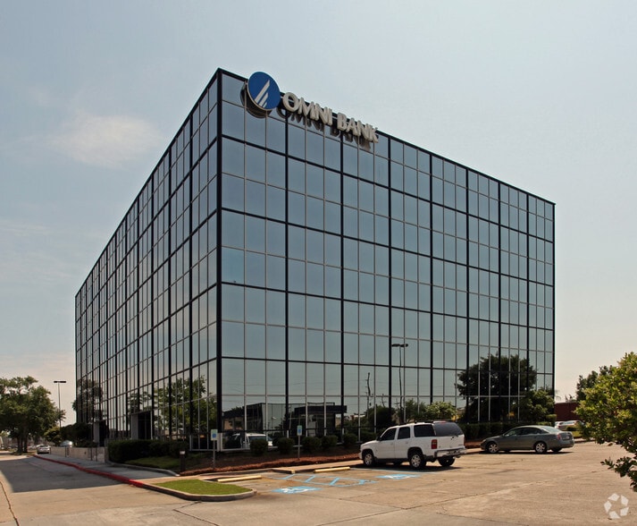 More Photos Of 2439 manhattan Blvd, Harvey Office For Lease