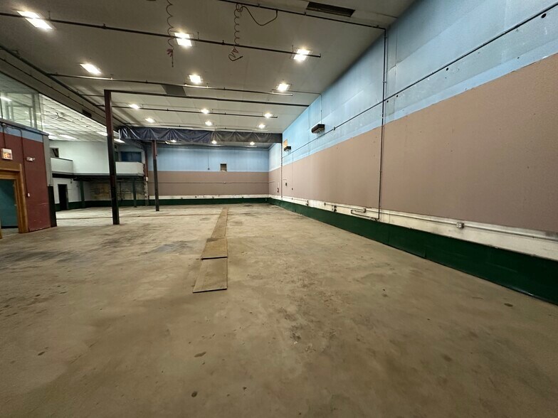 More Photos Of 1220 Mark St, Bensenville Warehouse For Lease