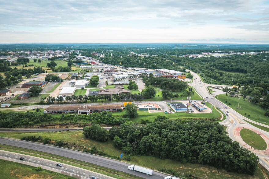 More Photos Of 127 Howard Johnson Dr, Rolla Hotel For Sale