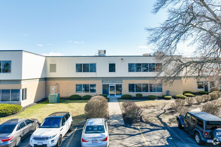 More Photos Of 125 John Hancock Rd, Taunton Warehouse For Lease