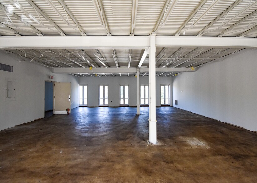 More Photos Of 1729 Wisconsin Ave NW, Washington Storefront Retail Office For Lease