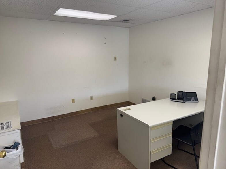 More Photos Of 708 1st Ave, Rock Falls General Retail For Lease