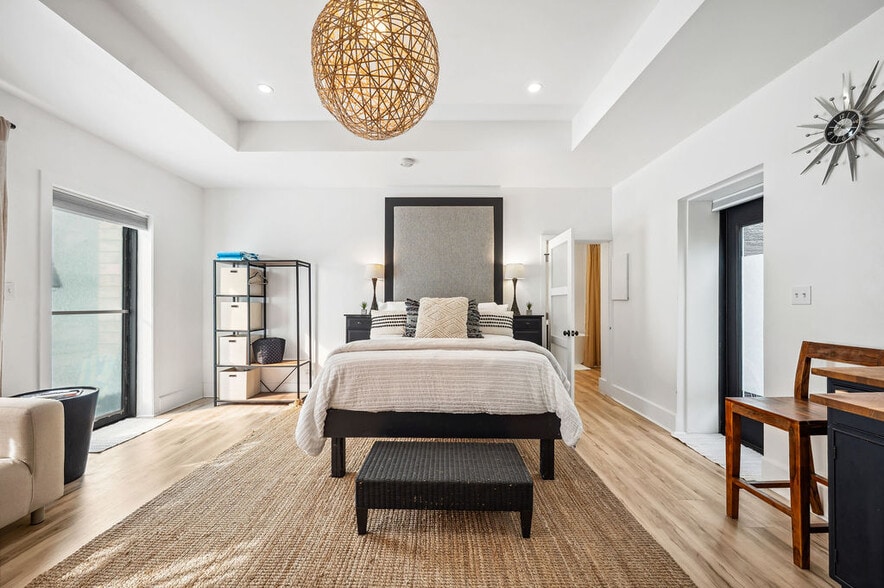 More Photos Of 13662 Red Arrow Hwy, Harbert Hotel For Sale