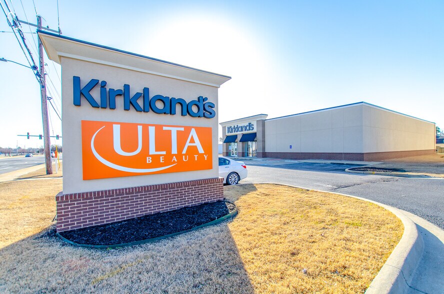 More Photos Of 3101 E Highland Dr, Jonesboro Freestanding For Sale