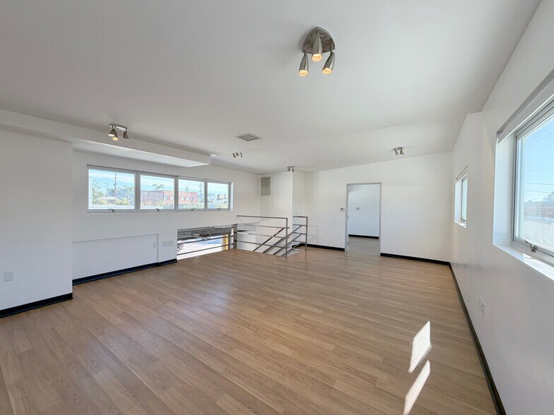 More Photos Of 3767 Overland Ave, Los Angeles Loft Creative Space For Lease
