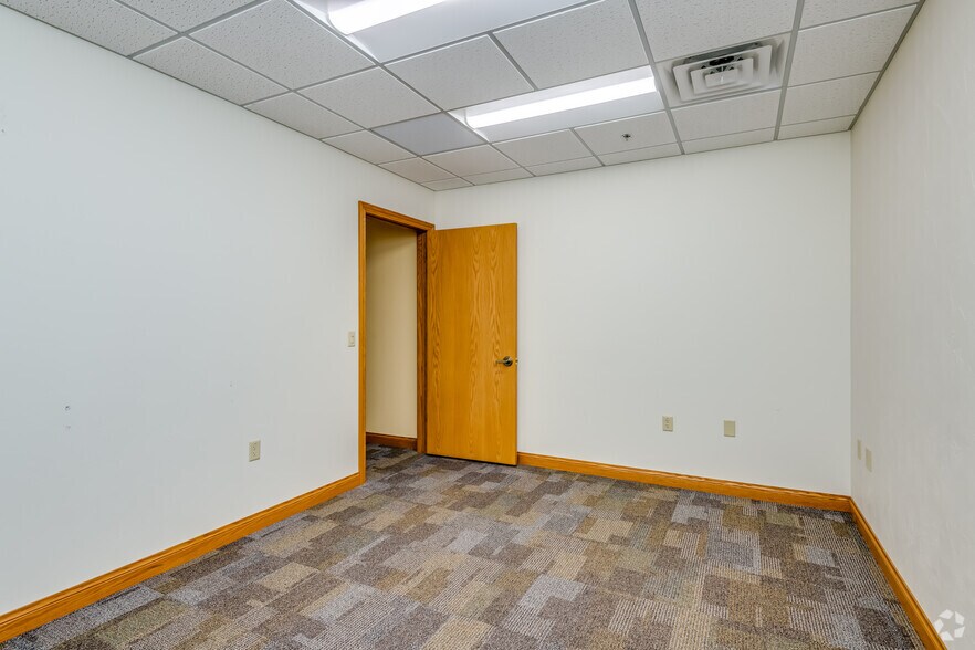 More Photos Of 119 N McCarthy Rd, Appleton Office For Lease