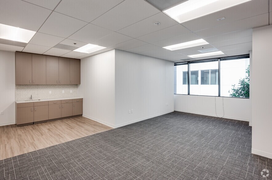 More Photos Of 23101 Lake Center Dr, Lake Forest Office For Lease