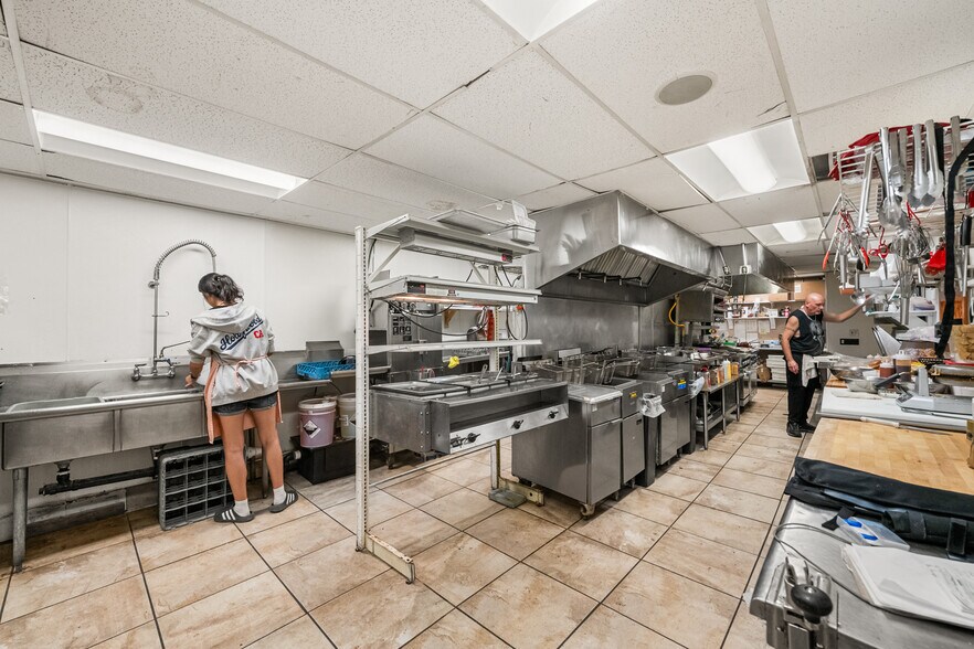 More Photos Of 1050 South Blvd, Dutch John Hotel For Sale
