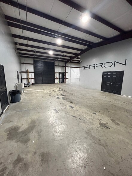 More Photos Of 8825 Eastex Fwy, Beaumont Warehouse For Sale