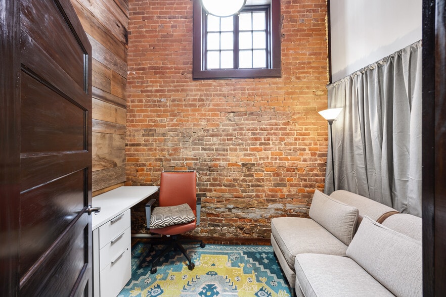 More Photos Of 109 E Lafayette St, Jackson Office Residential For Lease