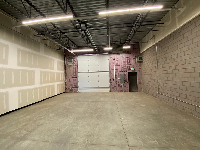 More Photos Of 943-965 E 11th St, Loveland Warehouse For Lease