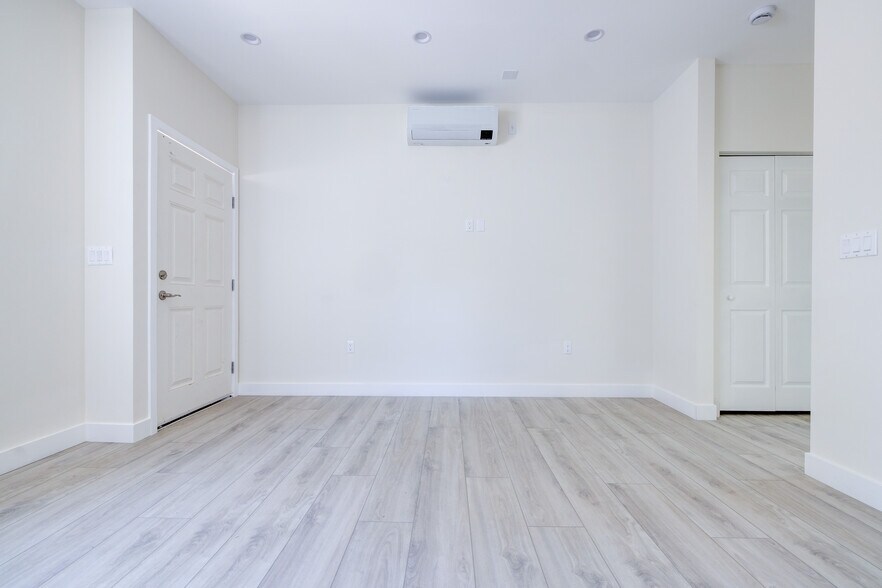 More Photos Of 2947 West Blvd, Los Angeles Apartments For Sale