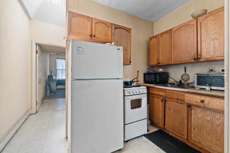 More Photos Of 2530 N Calvert St, Baltimore Office Residential For Sale