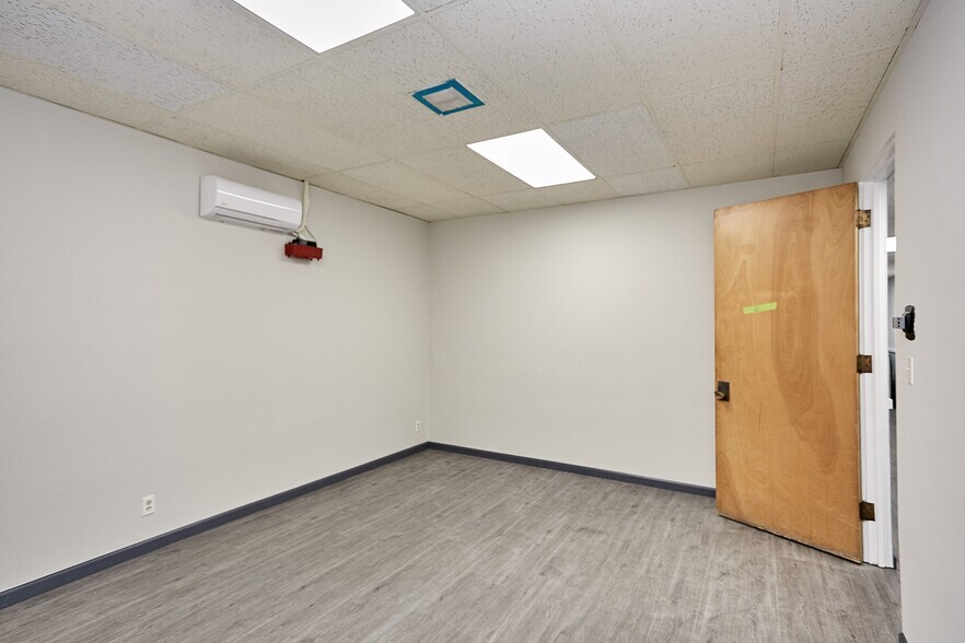 More Photos Of 2333 Beverly Blvd, Los Angeles Office For Lease
