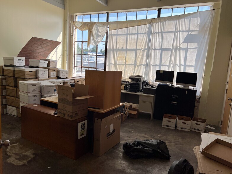 More Photos Of 223 SE 3rd Ave, Portland Warehouse For Sale
