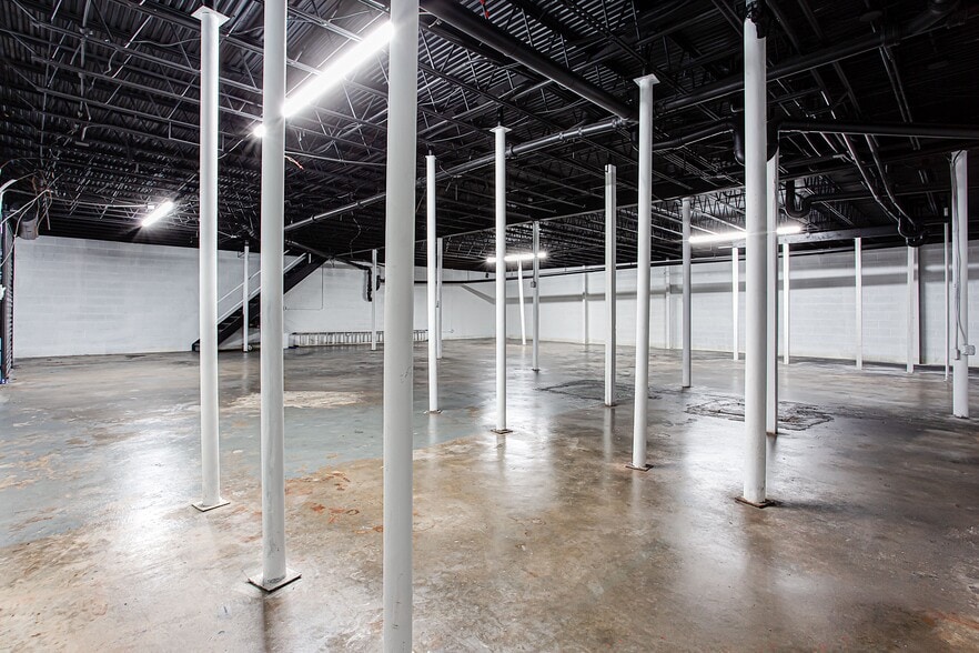 More Photos Of 1302 Donnelly Ave, Atlanta Freestanding For Lease