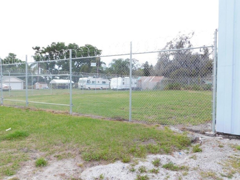 More Photos Of 1512 E Gary Rd, Lakeland Flex For Sale