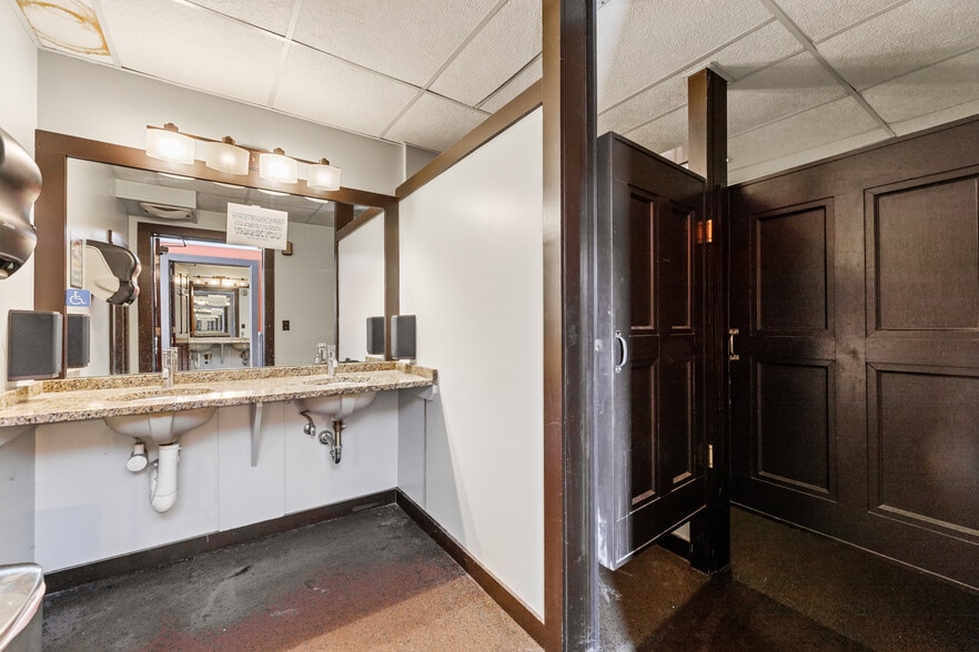 More Photos Of 120 S Park St, Traverse City Restaurant For Sale