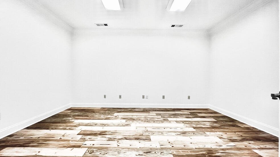 More Photos Of 4080 McGinnis Ferry Rd, Alpharetta Office For Sale