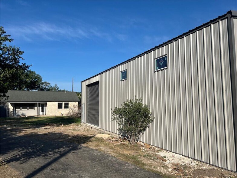 More Photos Of 16001 Awalt Dr, Austin Office For Sale