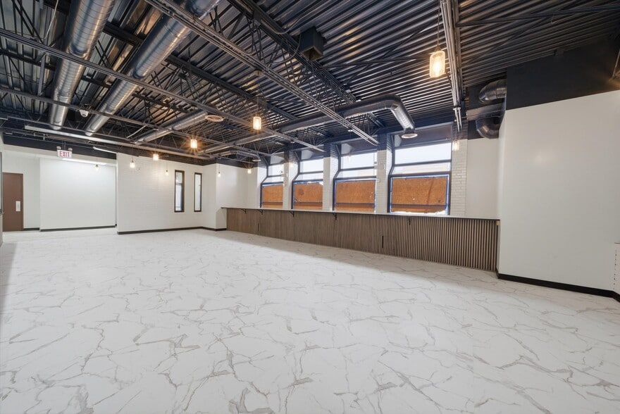 More Photos Of 2201 W Howard St, Chicago Restaurant For Lease