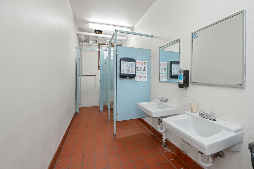 More Photos Of 2889 Culver rd, Rochester Specialty For Sale