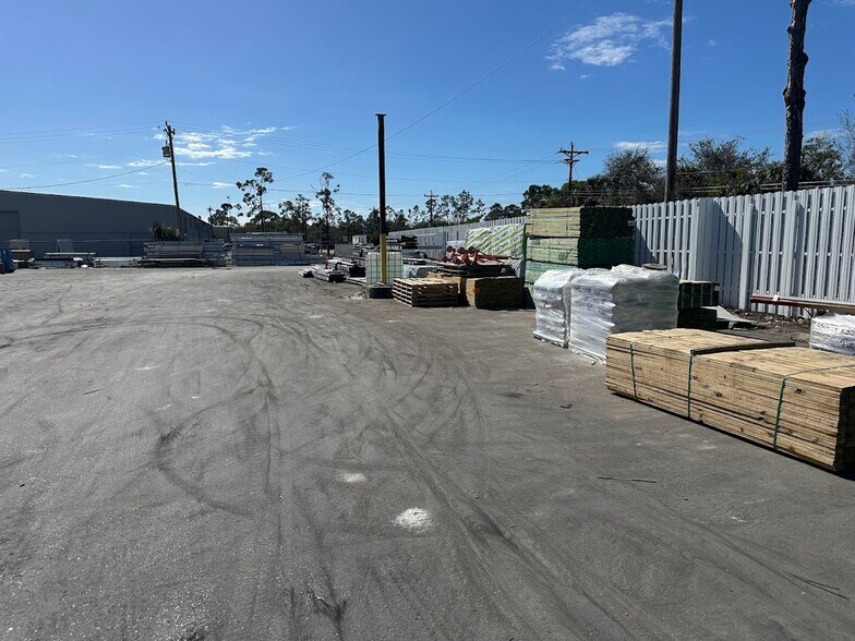 More Photos Of 17550 East St, North Fort Myers Warehouse For Lease