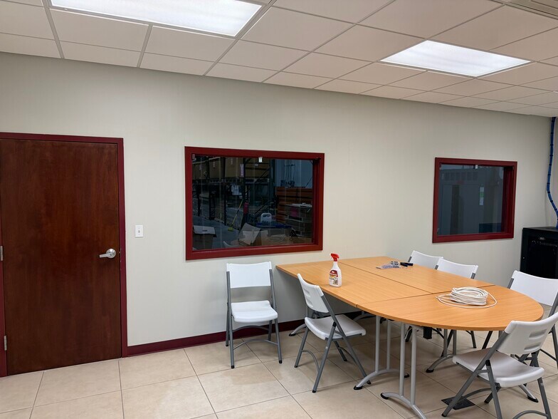 More Photos Of 311 Carroll Dr, New Castle Warehouse For Lease