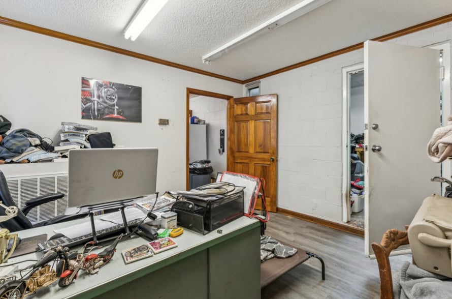 More Photos Of 1222 Hardin Rd, Dallas Flex For Lease