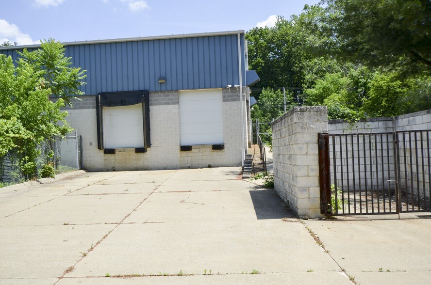 More Photos Of 180 Cuyahoga St, Akron Warehouse For Sale