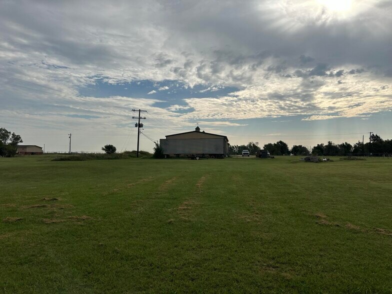 More Photos Of 22514 2930 rd, Kingfisher Industrial For Sale