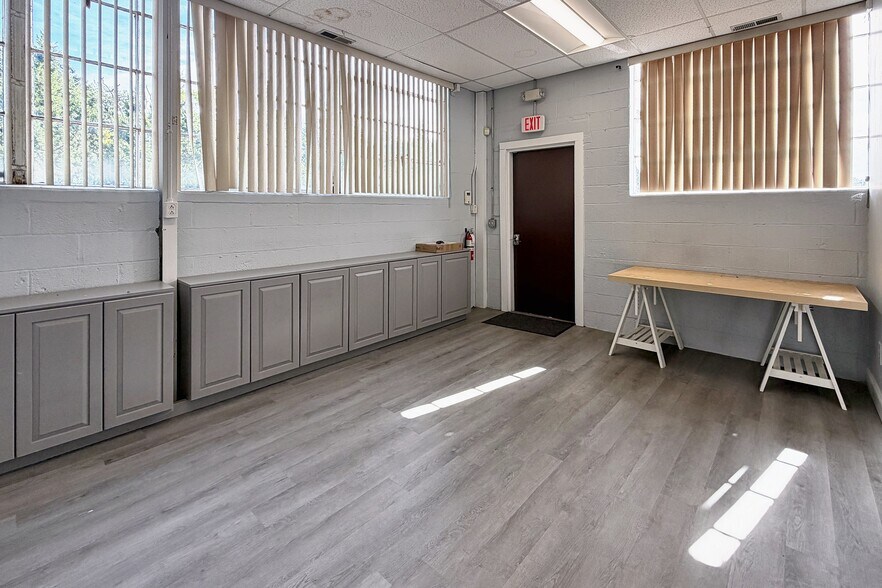 More Photos Of 314 Wilson Ave, Norwalk Warehouse For Lease