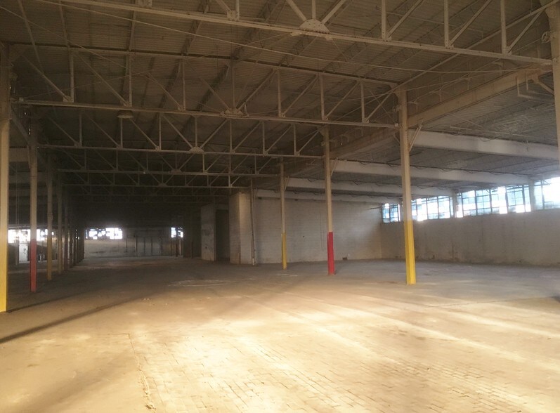 More Photos Of 2800-2822 Carroll Ave, Lynchburg Warehouse For Lease