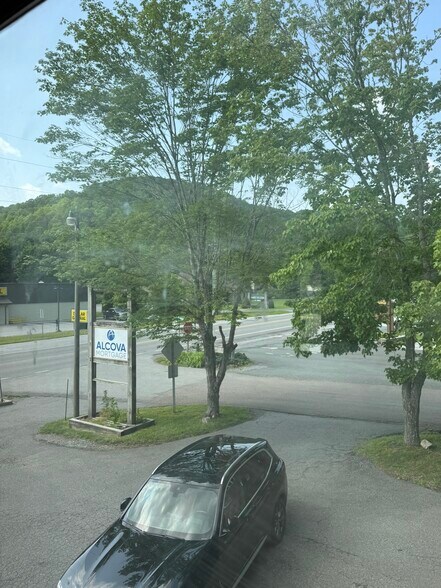 More Photos Of 8970-2 NC Highway 105 S, Boone Storefront Retail Office For Lease