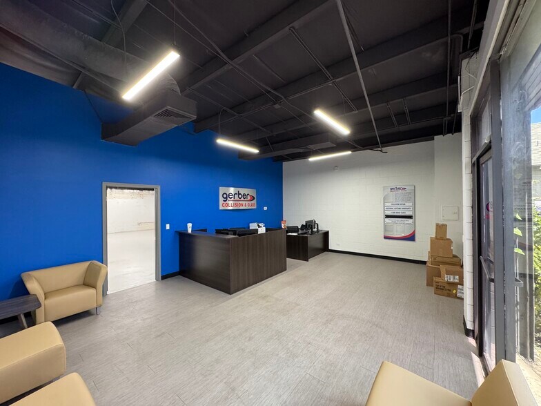 More Photos Of 2023 Young St, Honolulu Freestanding For Lease