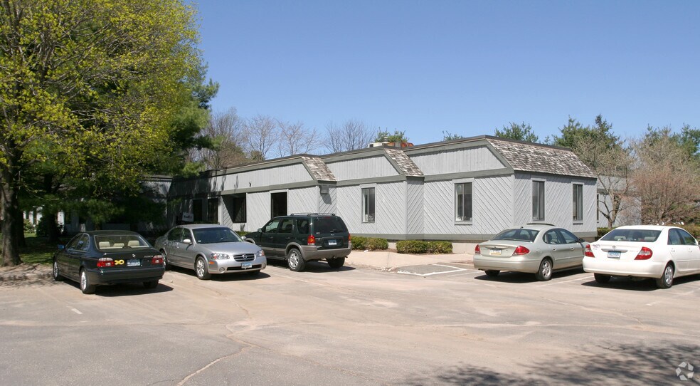 More Photos Of 237 Hopmeadow St, Weatogue Office For Lease