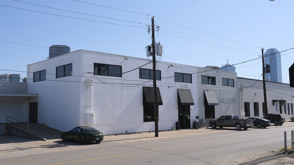 Primary Photo Of 1110 Dragon St, Dallas Showroom For Lease